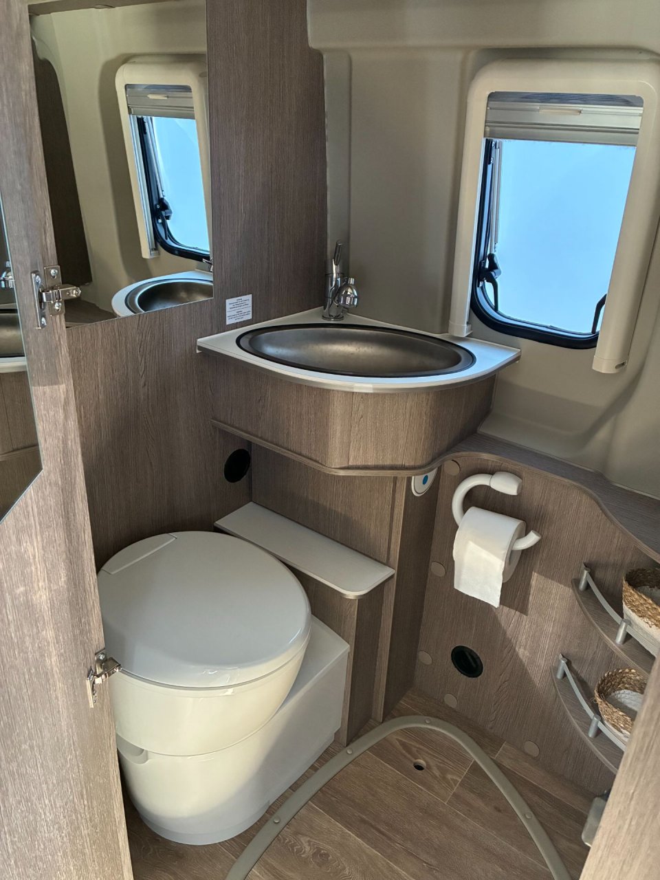 Pössl 2Win Plus mit Aufstelldach