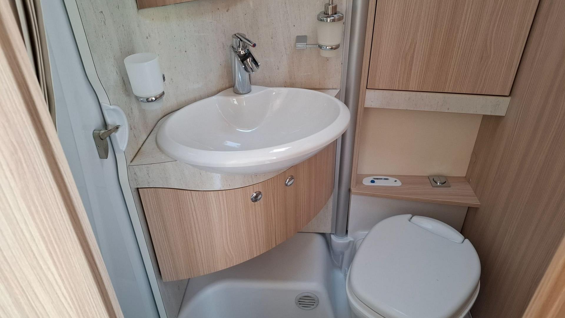 B&uuml;rstner Travel Van T690