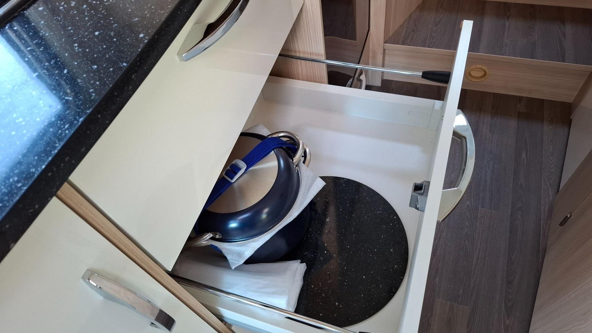 B&uuml;rstner Travel Van T690