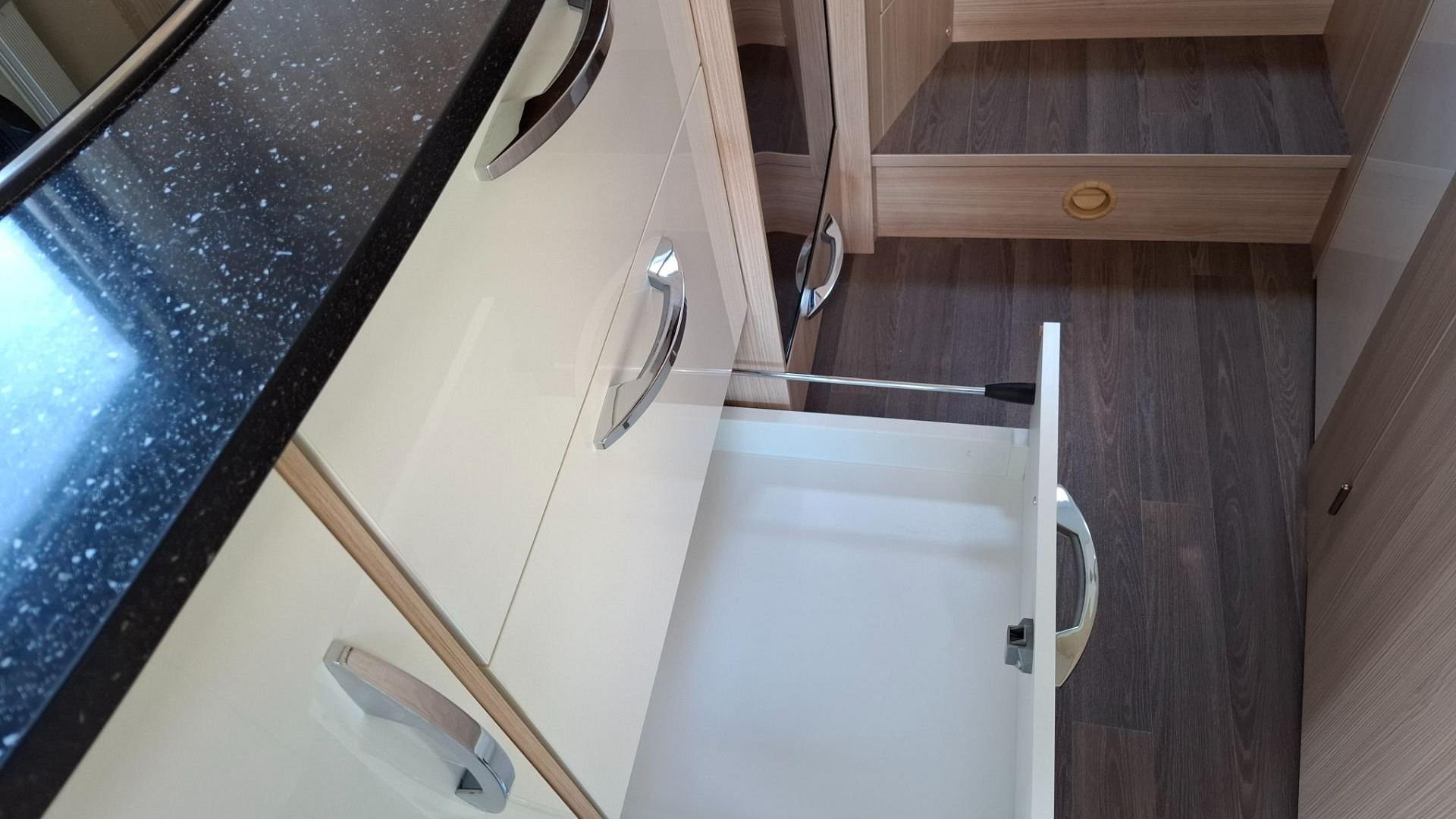 B&uuml;rstner Travel Van T690