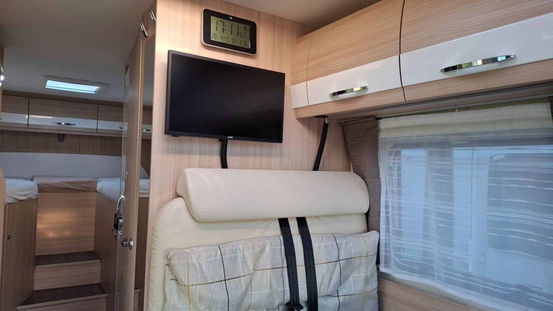 B&uuml;rstner Travel Van T690