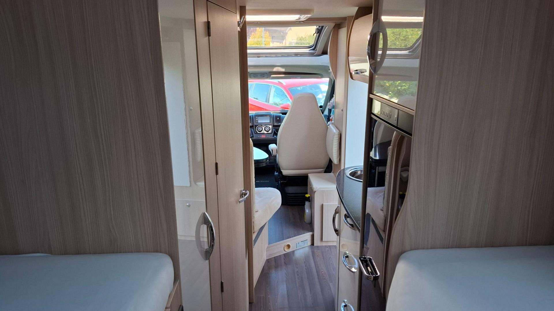 B&uuml;rstner Travel Van T690